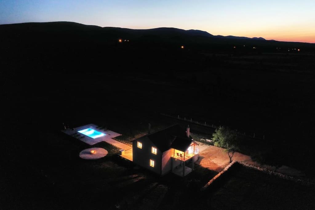 Holiday House Aurora Borealis Ervenik Eksteriør billede