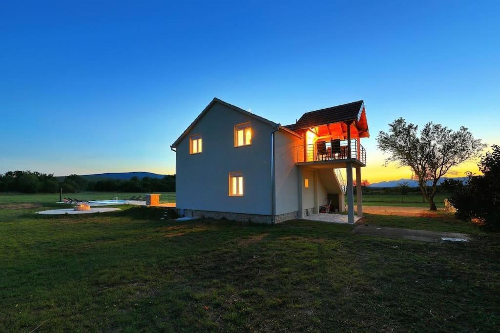 Holiday House Aurora Borealis Ervenik Eksteriør billede
